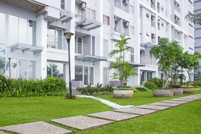 patio-apartment-garden-40776396